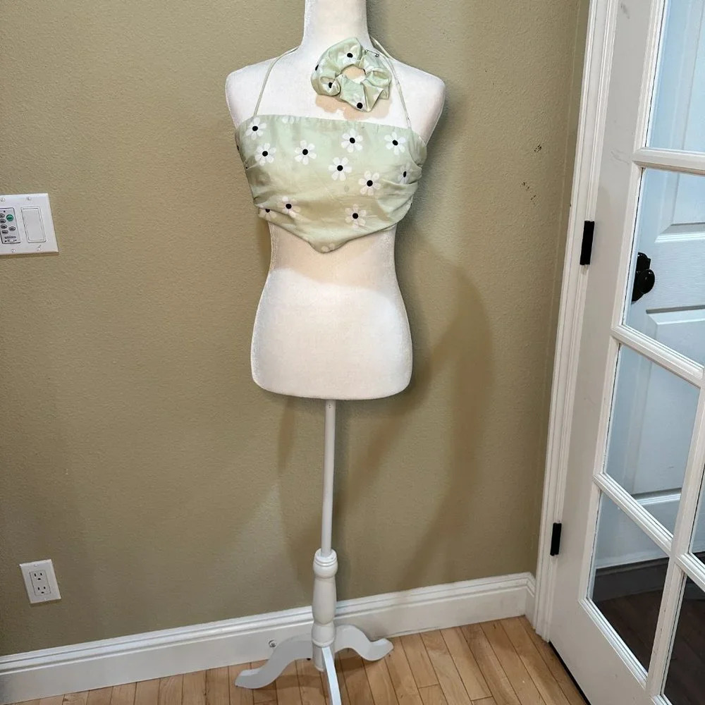Set of 2 PRINCESS POLLY Adjustable Crop Tops with Bonus Scrunchie! - 4 - Picture 6 of 15